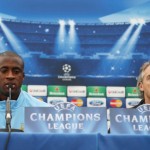 Yaya Tourè seduto confe Mancio