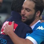 Higuain abbraccia Sarri