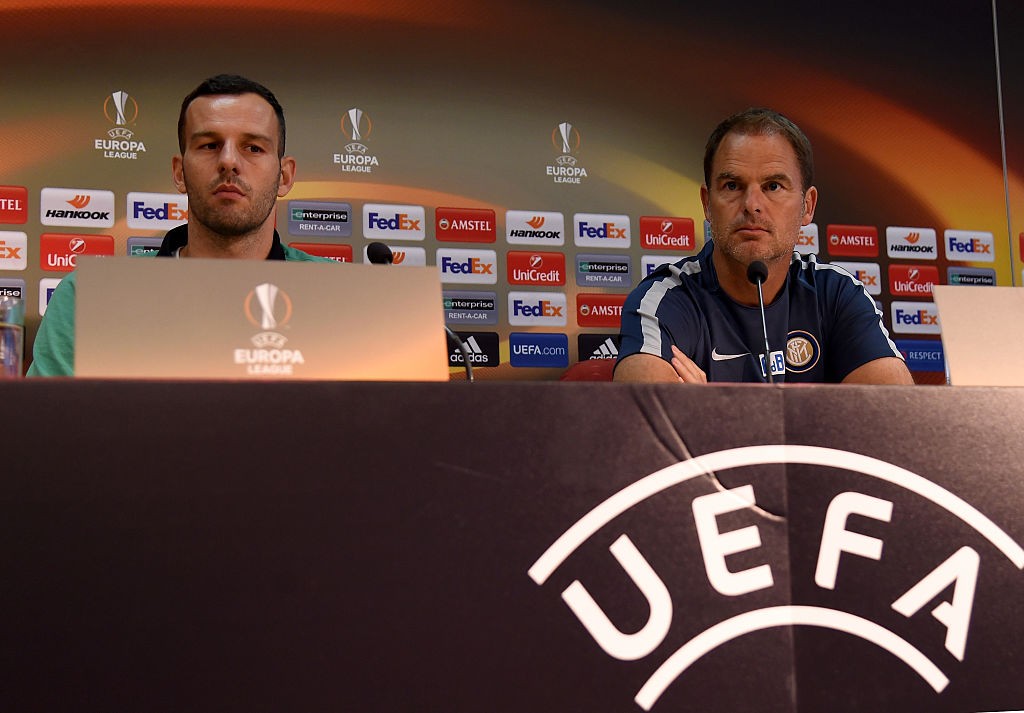 De Boer con Handanovic in conferenza