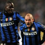 Wesley Sneijder of FC Inter Milan (R) an