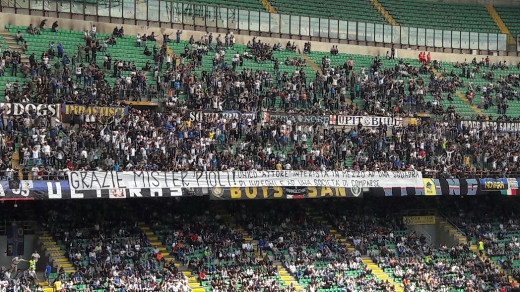 Striscione Pioli