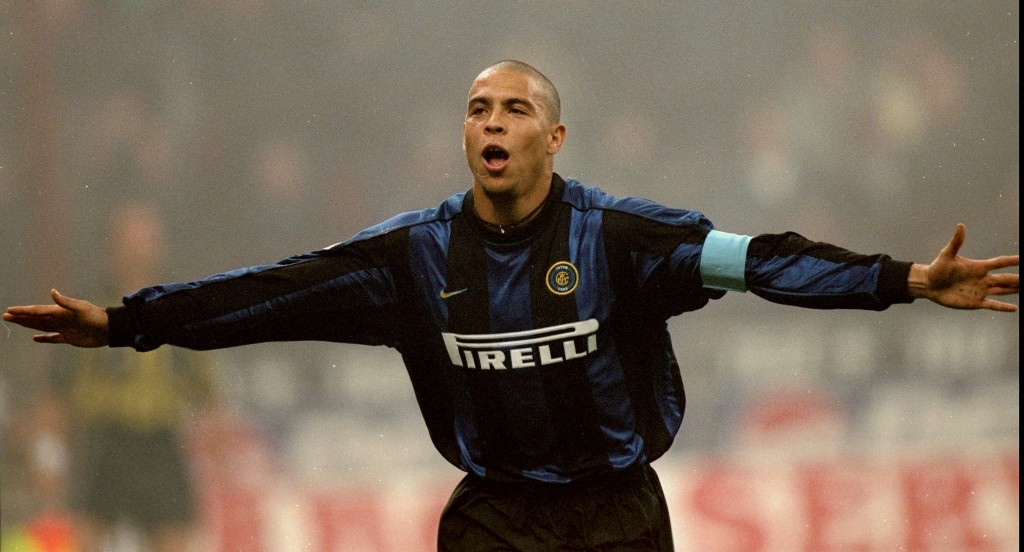 ronaldo celebra gol derby 1998