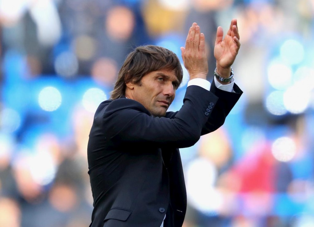 Conte applaude i tifosi