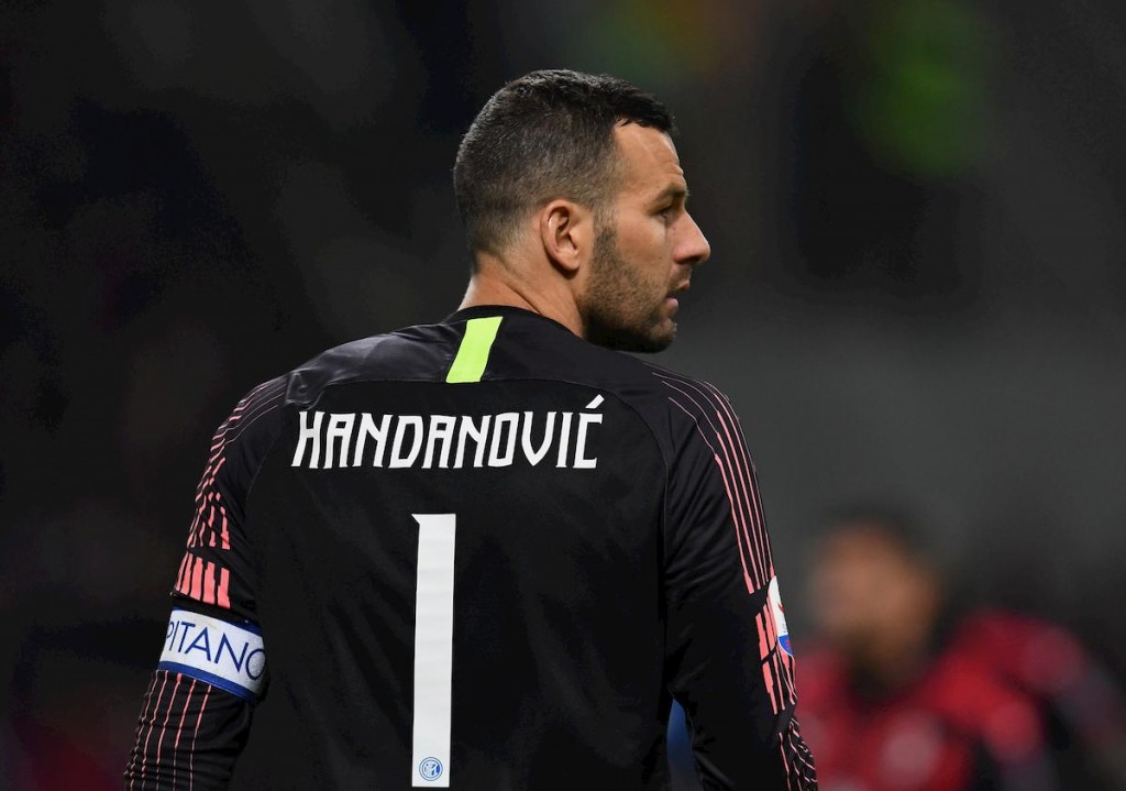 Handanovic di spalle