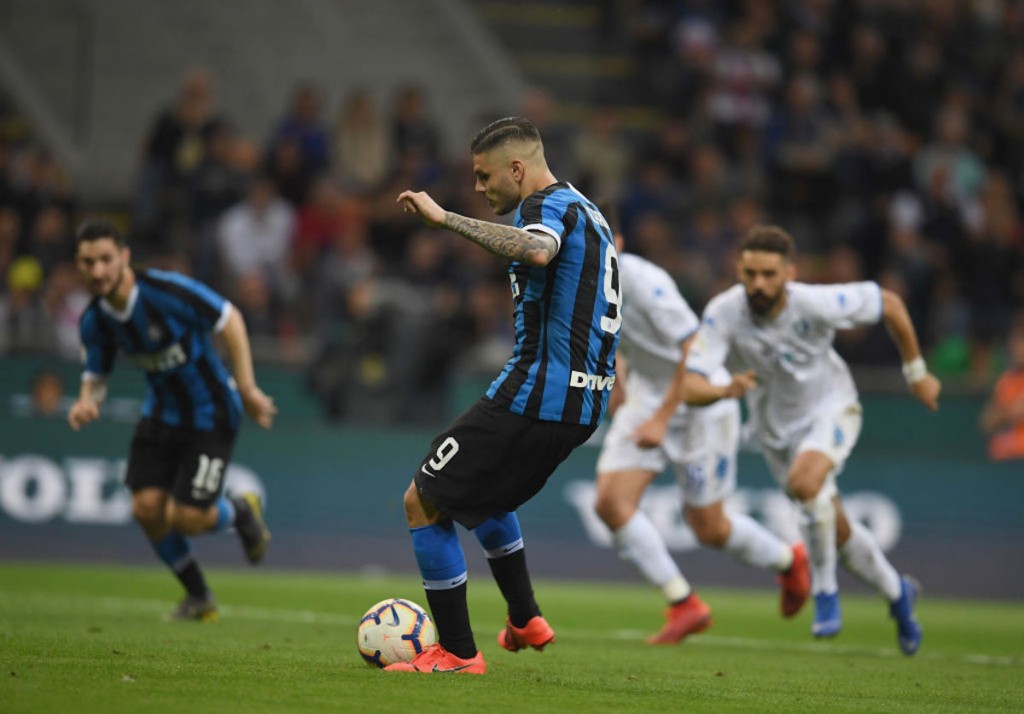 Icardi calcia il rigore con l'Empoli
