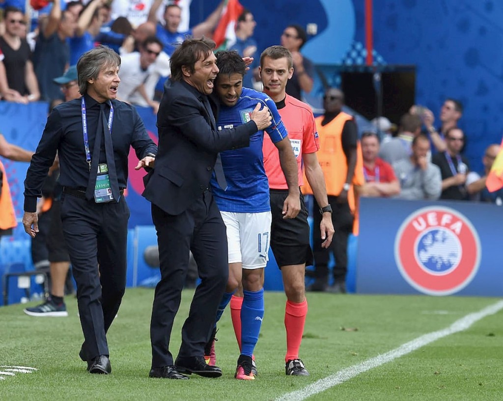 Euro 2016 - Italia, Antonio Conte abbraccia Eder