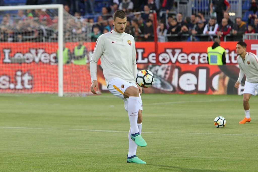 Edin Dzeko è sempre più vicino a vestire la maglia dell'Inter