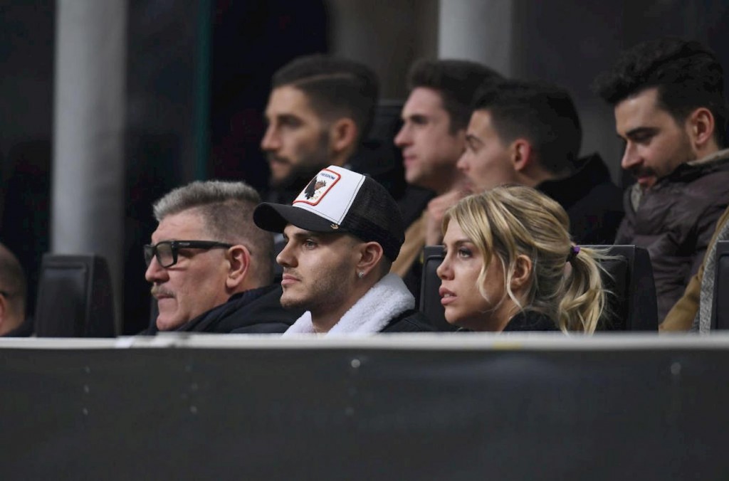 icardi e wanda in tribuna