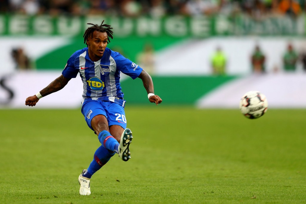 Valentino Lazaro in azione con l'Hertha Berlino