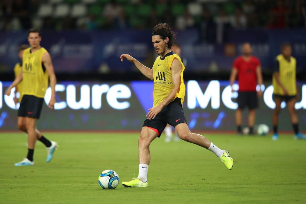 Cavani nel riscaldamento