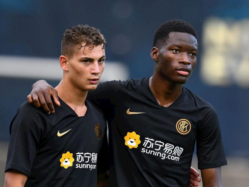 inter-agoume-gia-fa-squadra-con-esposito-in-ritiro
