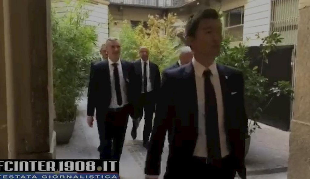 i-dirigenti-inter-lasciano-pranzo-ufficiale