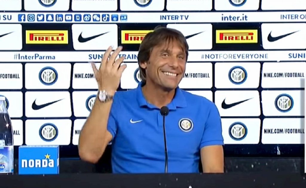 I due dirigenti hanno provato, ironicamente ovviamente, a strappare una convocazione all'allenatore nerazzurro