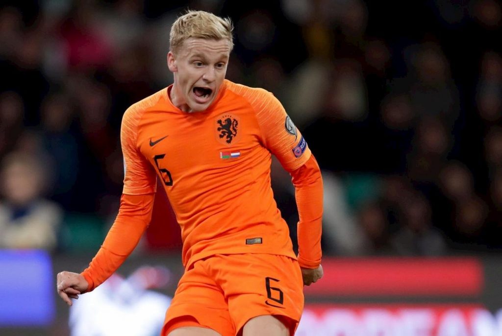 L'Inter torna a mettere nel mirino Donny Van de Beek, stella dell'Ajax grande protagonista nell'ultima Champions League