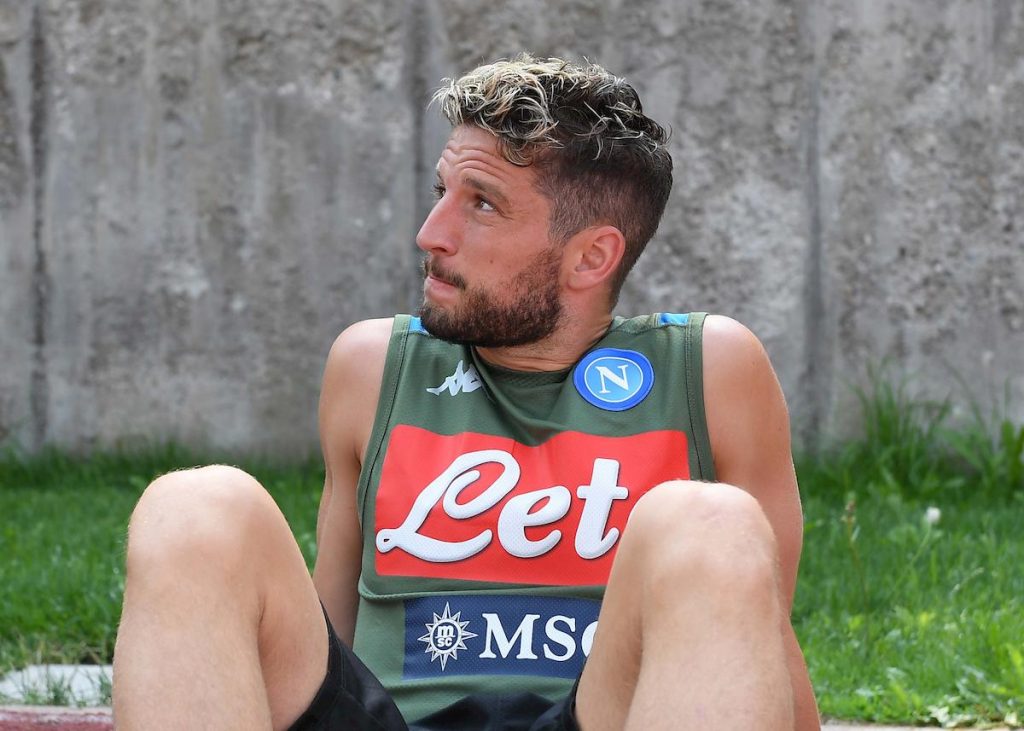 Dopo l'ammutinamento dei giocatori, che si sono rifiutati di andare in ritiro, il Napoli progetta cessioni importanti