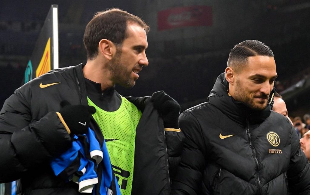 L'Inter discute col club inglese e tra i possibili affari potrebbe esserci anche uno scambio tra due difensori