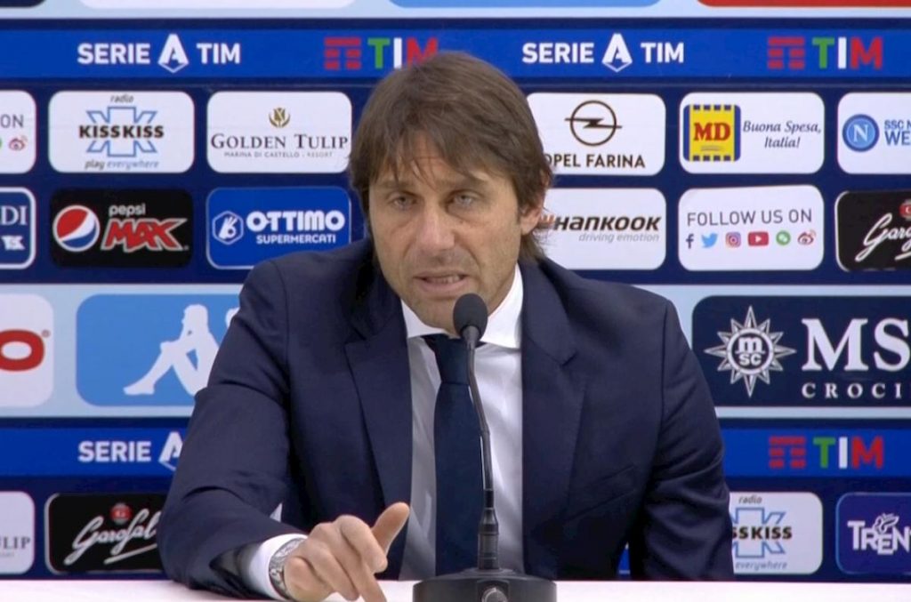 conte-in-conferenza-a-napoli