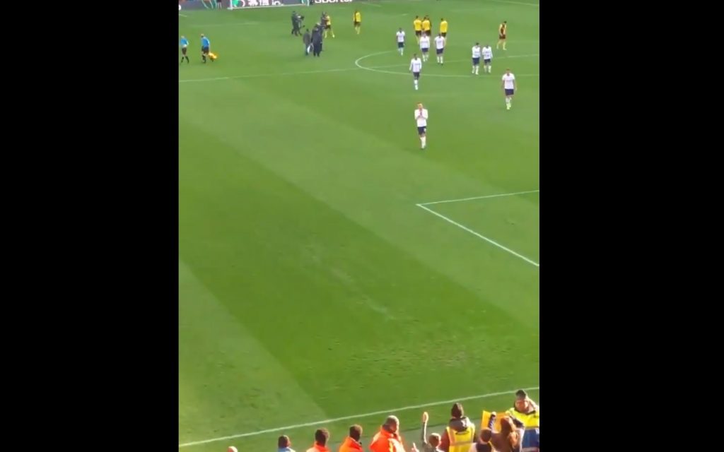 eriksen-saluta-i-tifosi-del-tottenham