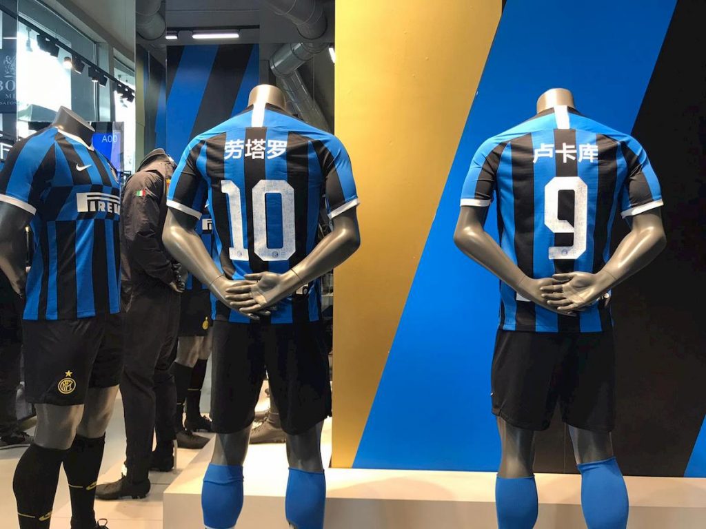 inter-le-maglie-speciali-con-i-caratteri-in-cinese