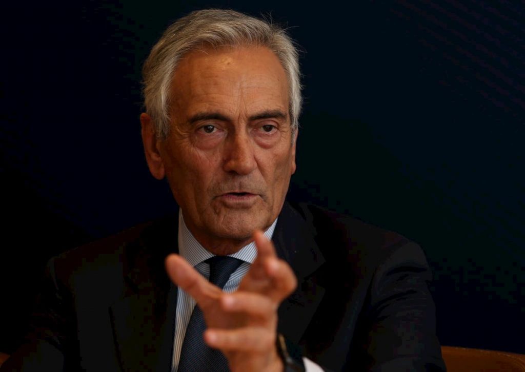 Gravina su taglio stipendi