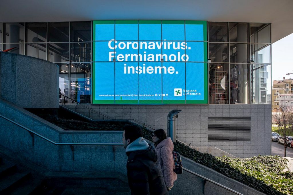 coronavirus-si-a-passeggiata-genitore-figlio