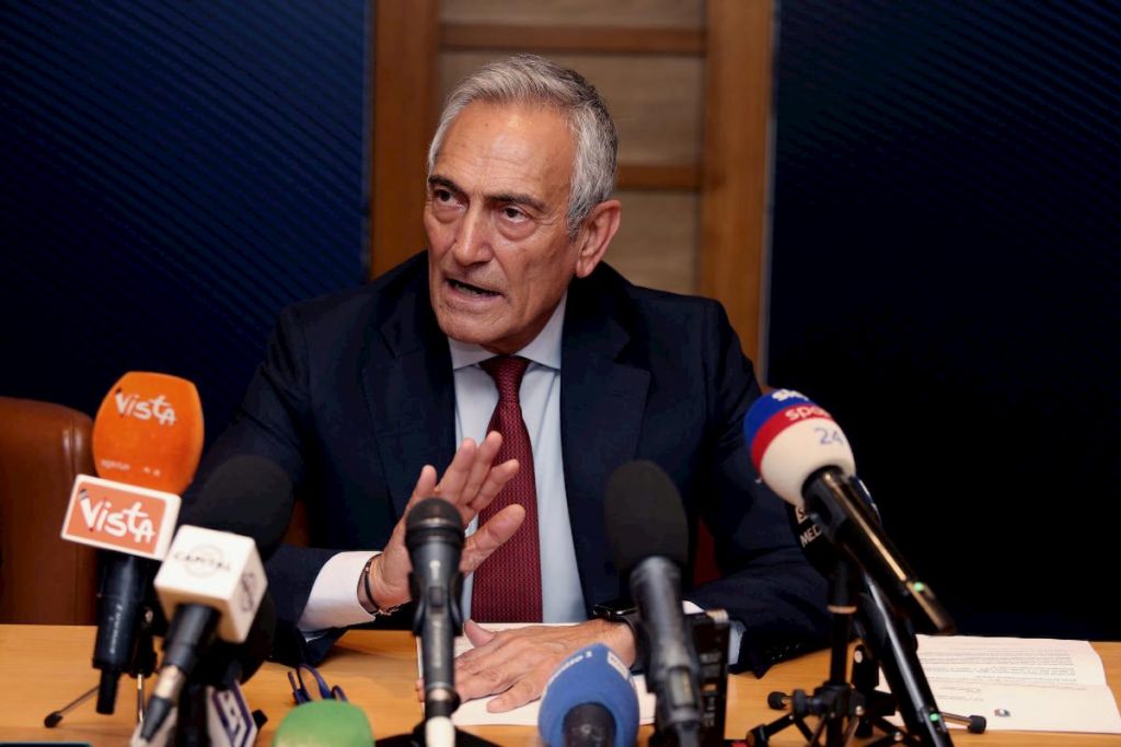 corsera-serie-a-la-ripartenza-a-tutti-i-costi-e-il-timore-di-gravina-dalla-figc