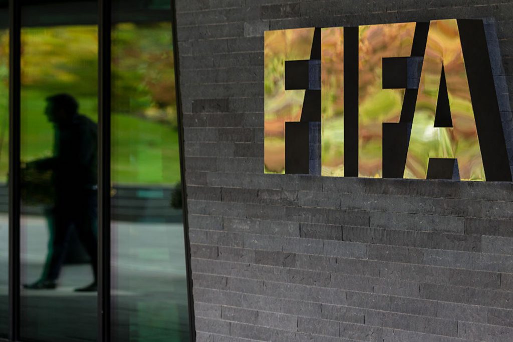 Mercato, le linee guida della Fifa sono chiare. Giocatori in scadenza? Ecco cosa può accadere