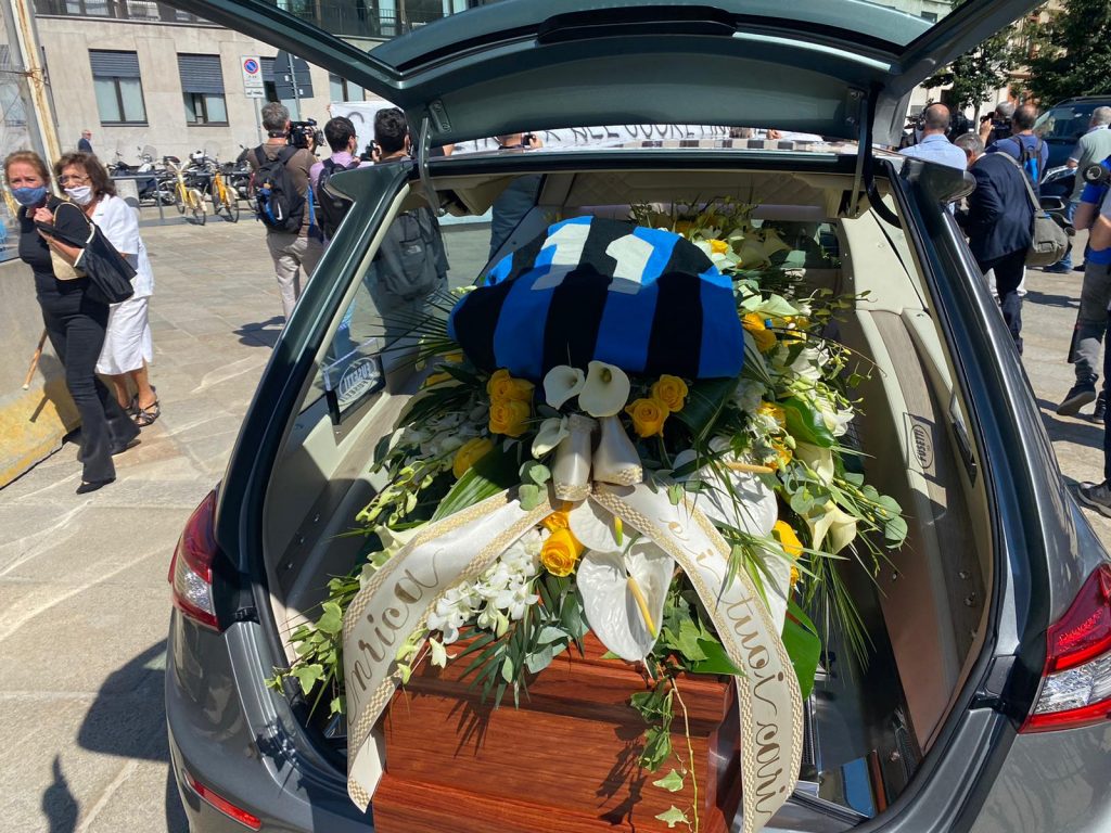 inter-al-completo-per-i-funerali-di-mario-corso