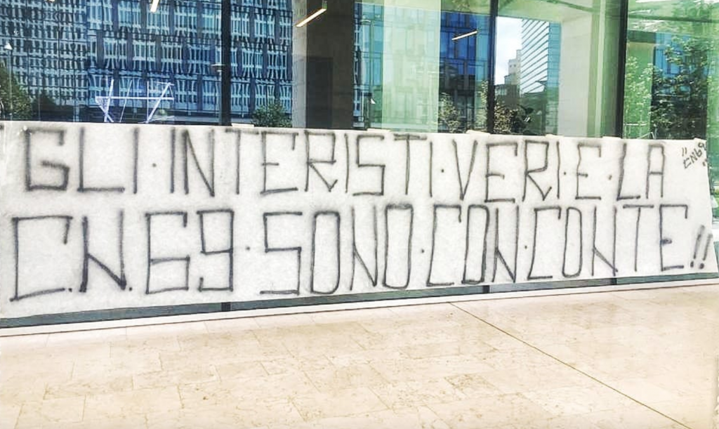 curva-nord-si-schiera-con-conte