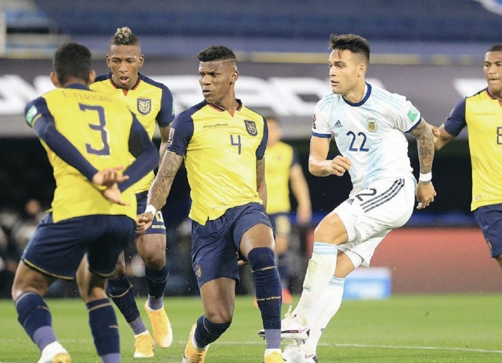 lautaro-in-azione-con-largentina