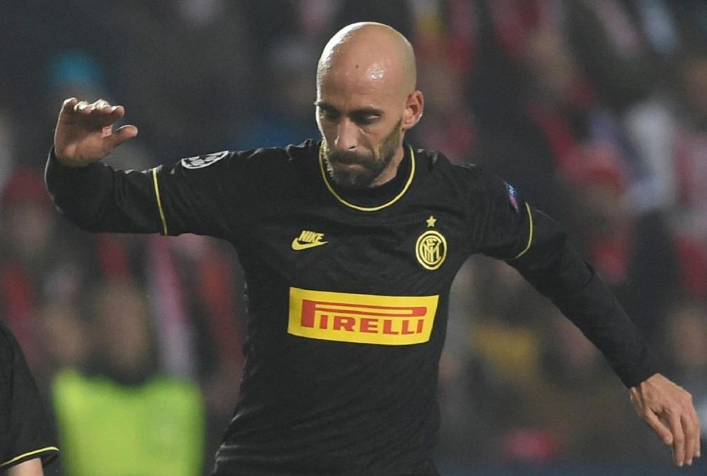borja-valero-in-campo-con-lo-slavia-praga