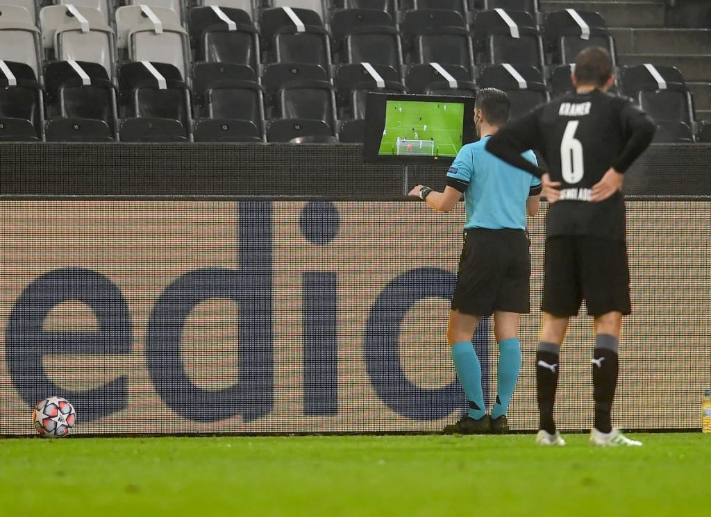cds-borussia-inter-bene-makkelie-giusto-annullare-il-3-3-il-var-non-avrebbe-mai-chiamato