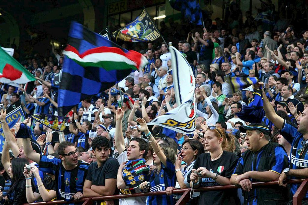 curva-striscione-bellugi
