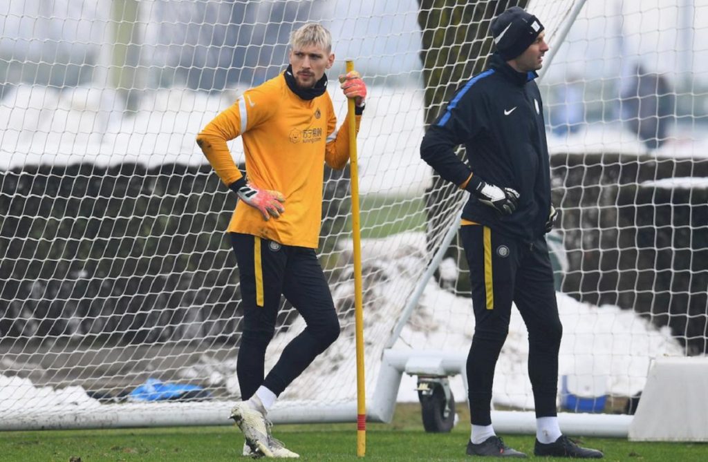inter-tocca-a-radu-in-porta