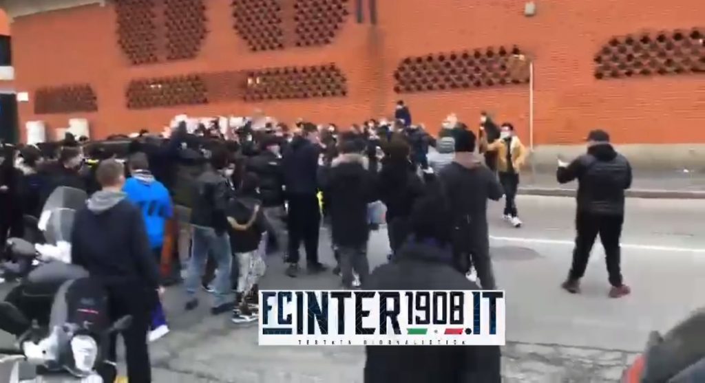 Milan Inter Zanetti tifosi