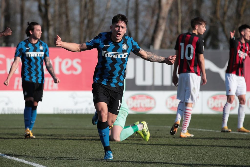Satriano-esulta-dopo-il-gol-nel-derby
