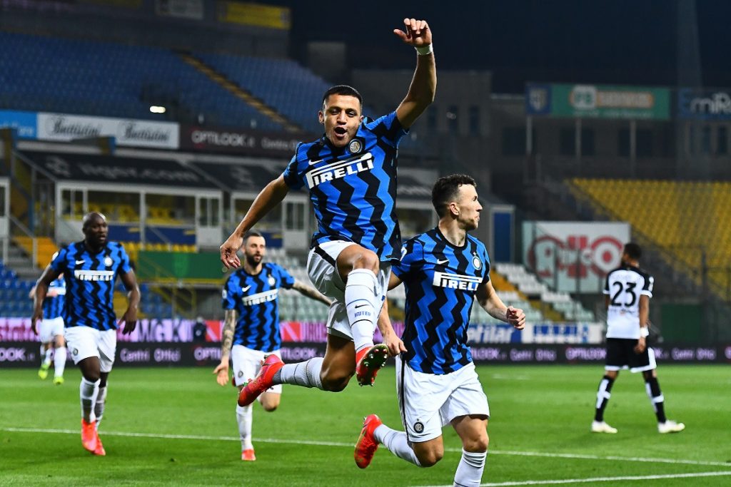 Sanchez esulta dopo il gol al Parma