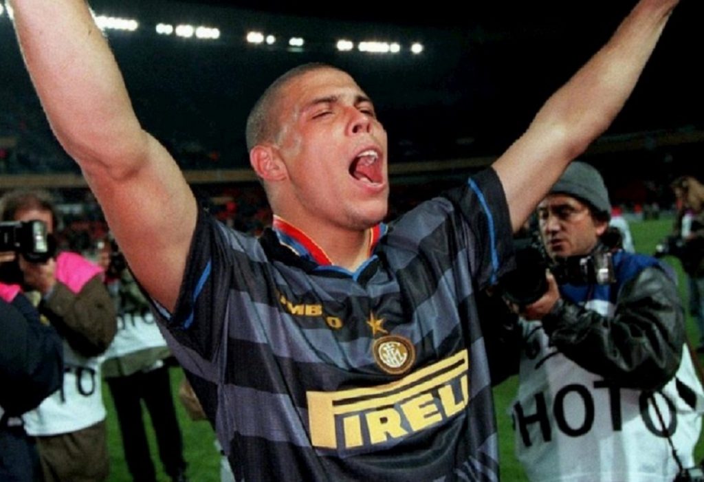 Ronaldo festeggia la Uefa con l'Inter