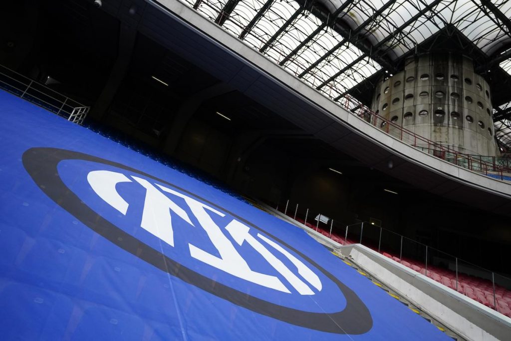 Inter, nuovo logo allo stadio