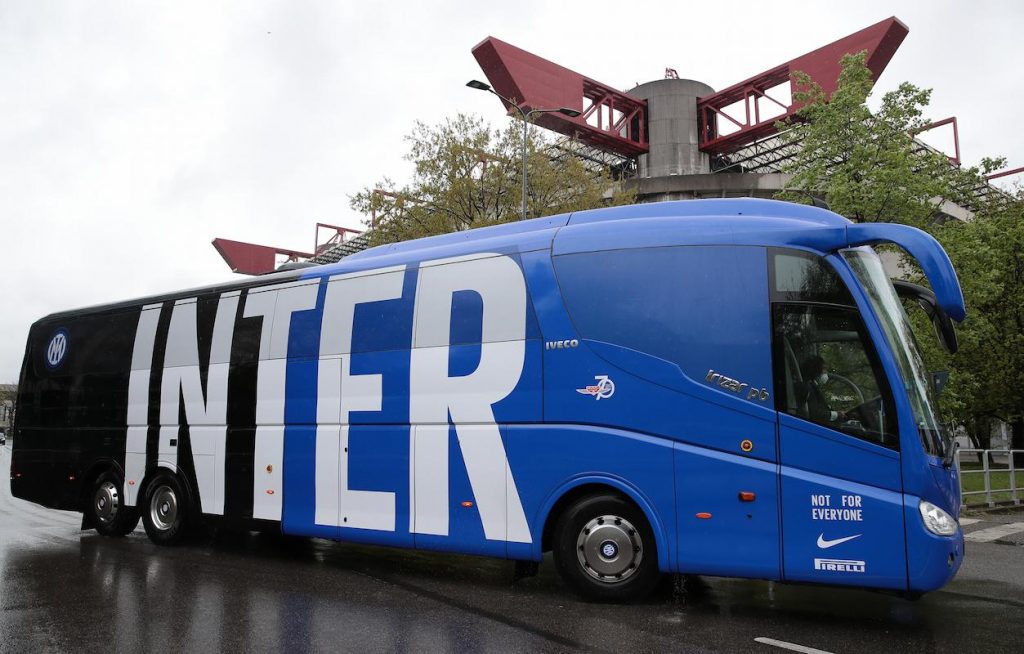 Inter, nuovo logo sul pullman