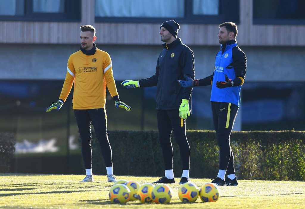 rivoluzione-dietro-Handanovic