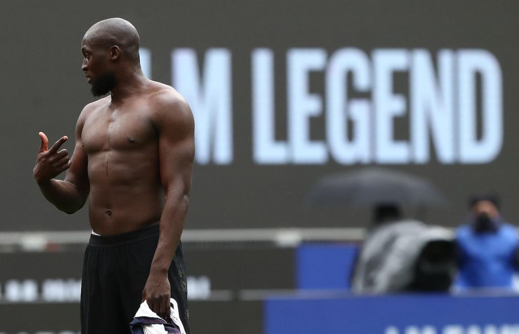 lukaku-commento-versace