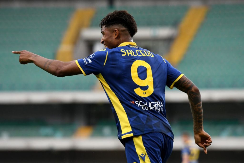 Salcedo-contento-per-il-gol
