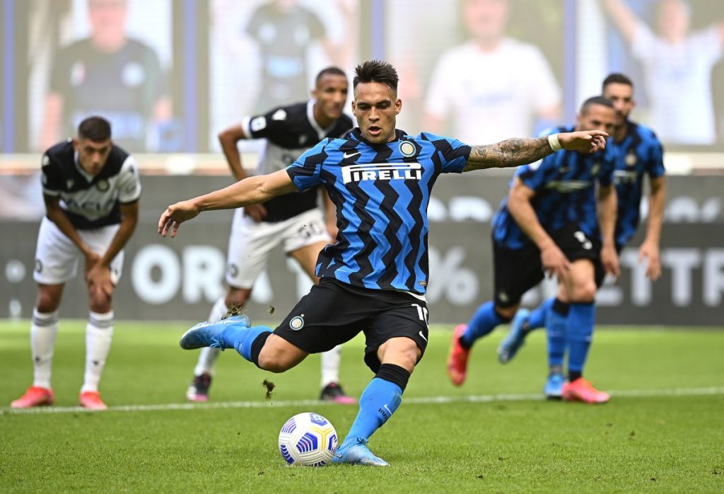 Lautaro-litiga-e-segna