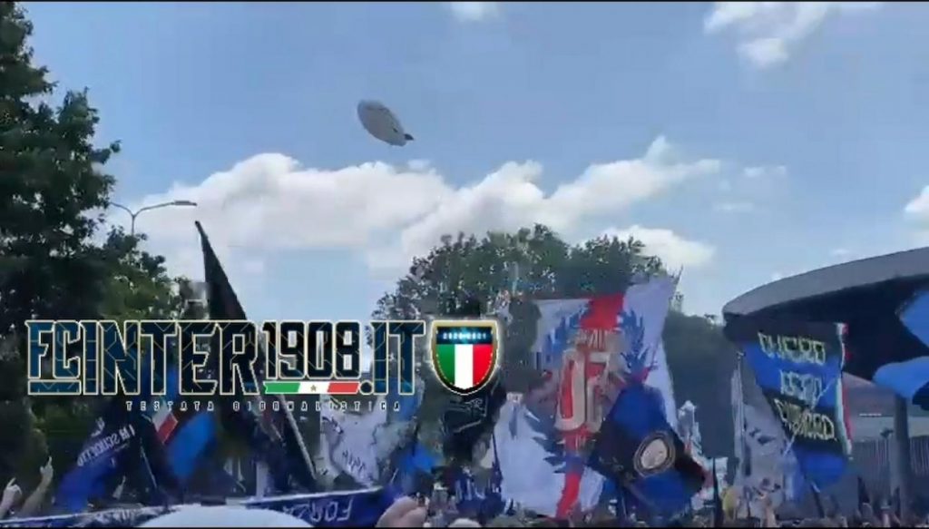 inter udinese dirigibile tifosi