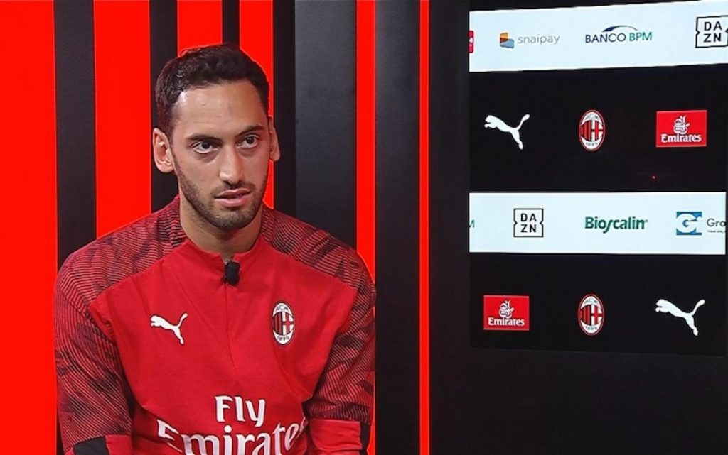 Calhanoglu firma con l'Inter