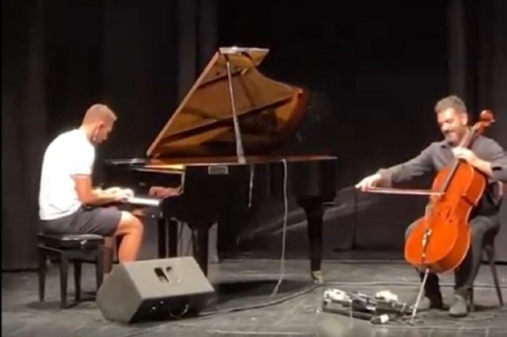 De Vrij al pianoforte
