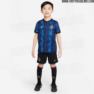 Inter, prima maglia a pelle di serpente