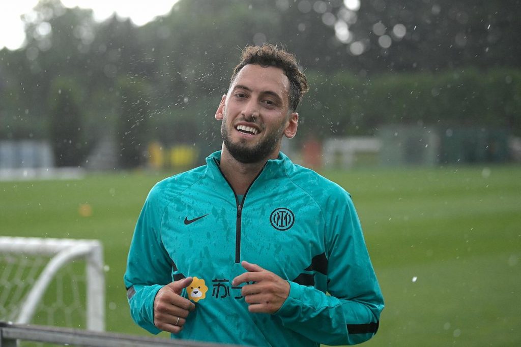 calhanoglu-gaffe-social