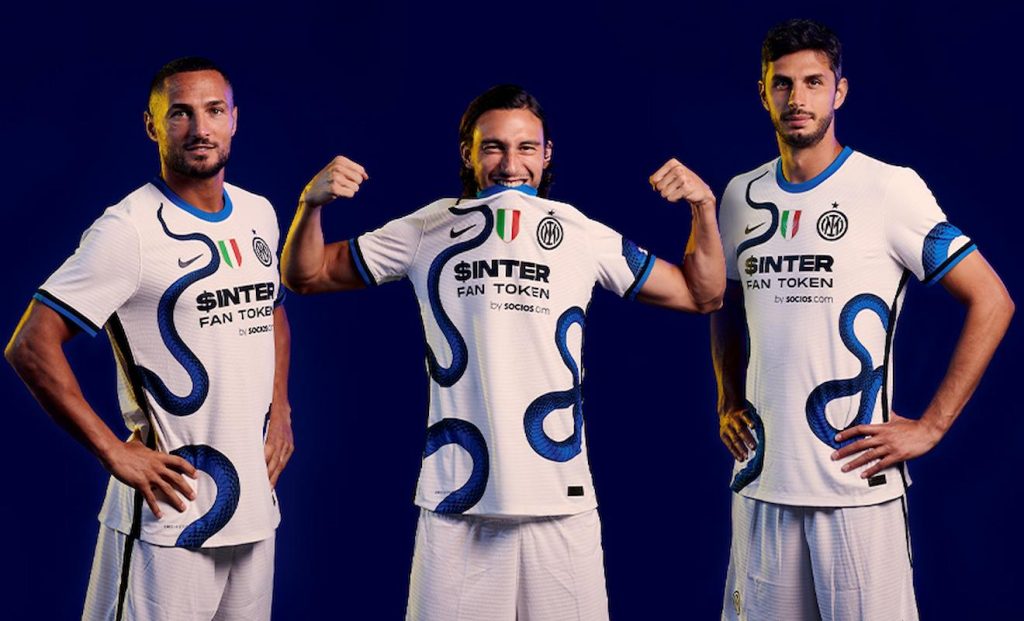 Inter, presentata la nuova maglia away